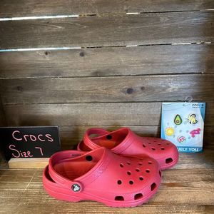Womens Crocs‎ Classic Red Comfort Casual Slip On Clogs Shoes W/ Jibbitz Size 7 M